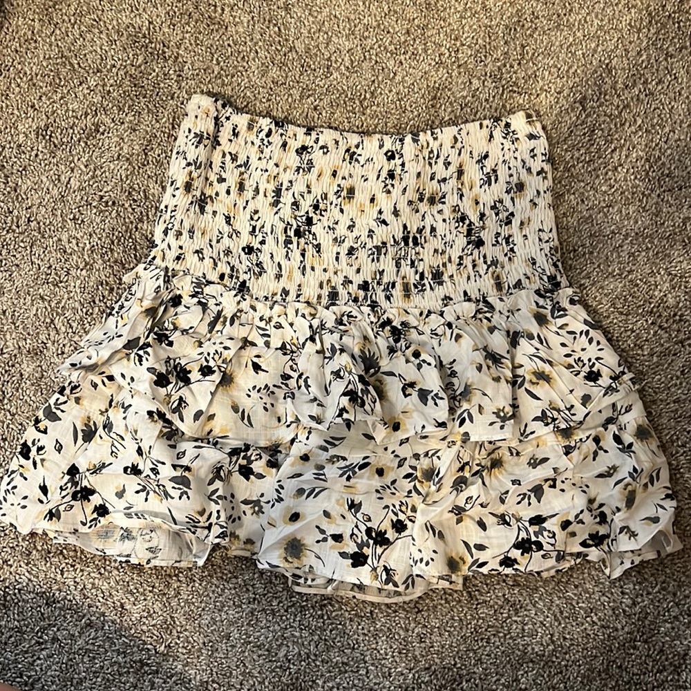 Isabelle’s cabinet mini skirt size small